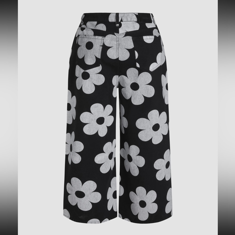 CIDER | Floral Black and Gray Jeans | CURVE & PLUS - Picture 4 of 5